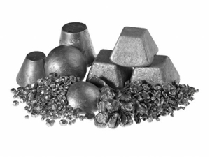 چهار مورد از ویژگی های فلز آهن را بنویسید 